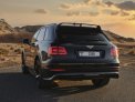 zwart Bentley Bentayga 2017 for rent in Abu Dhabi 5